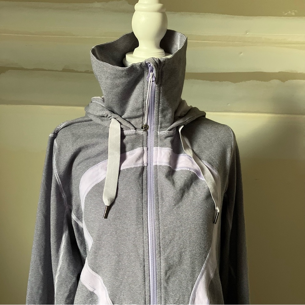 Lululemon Stride Jacket Brushed in Lilac Heathered
Coal Wee Stripe Lilac size 12 - Picture 9 of 12
